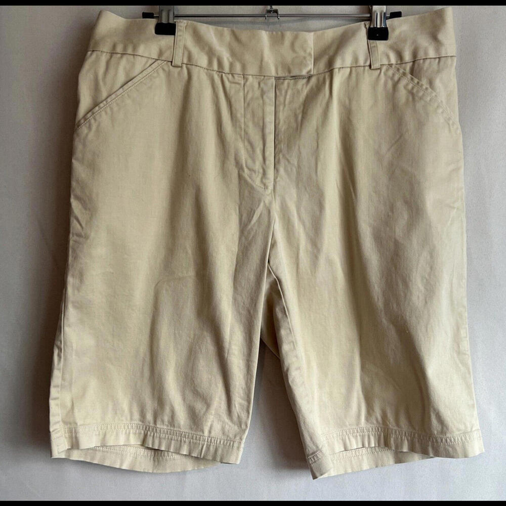 Peter Millar | Beige Knee Length Golf Women's Shorts - Size 8